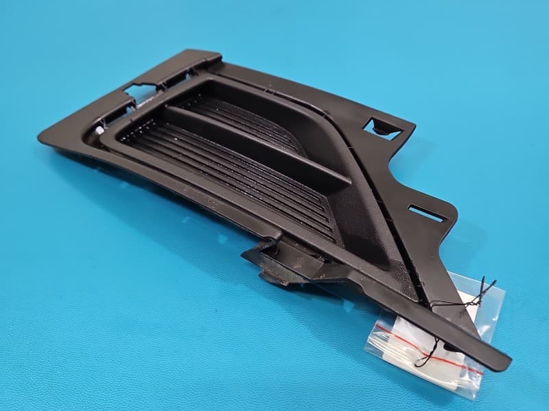 Zaślepka kratka zderzaka lewa atrapa Vw Golf Sportsvan 510853211B