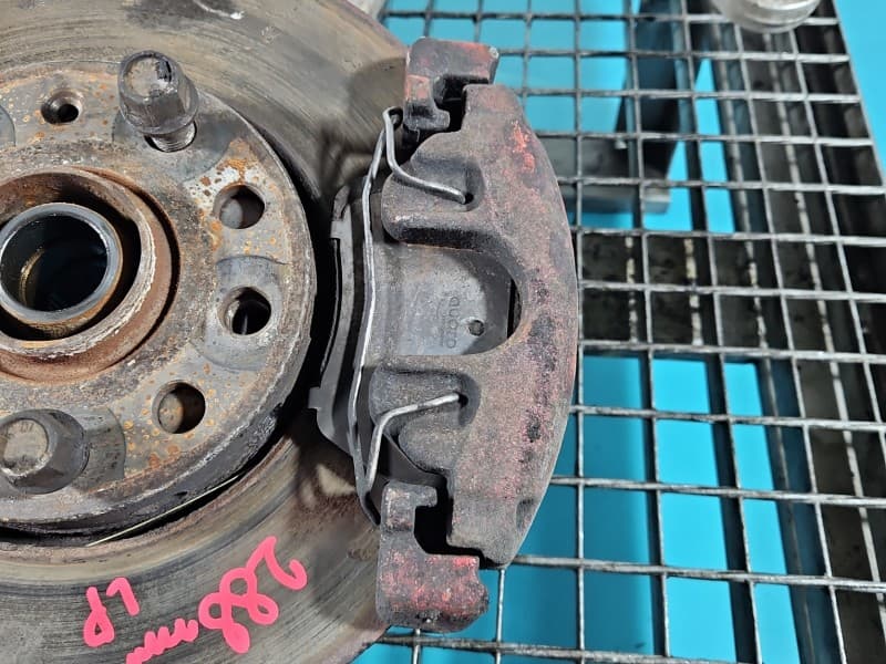 Zacisk przód lewy Audi A4 B6 1,8 T