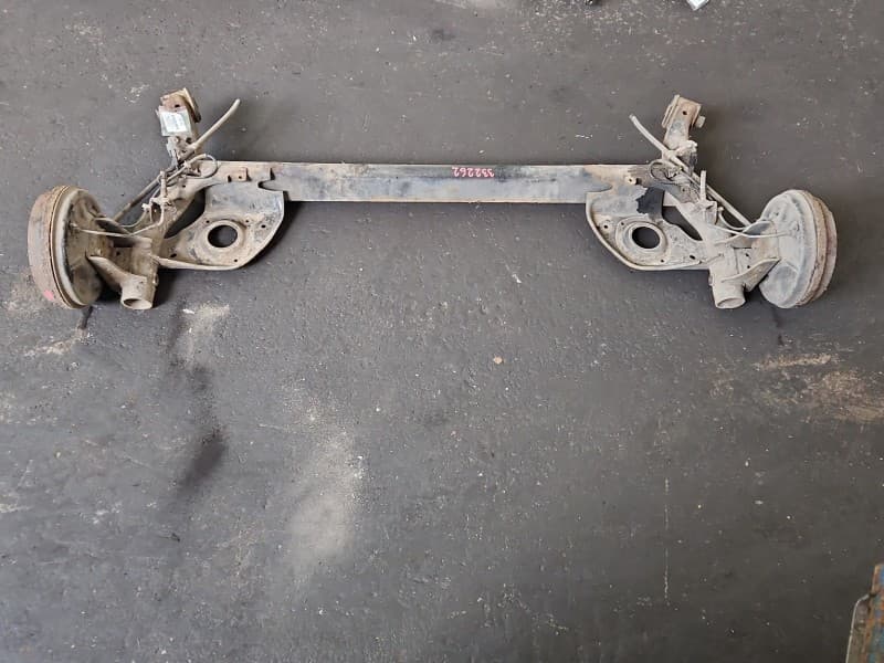 Tylna belka oś tył Nissan Micra K13 1,2 12V