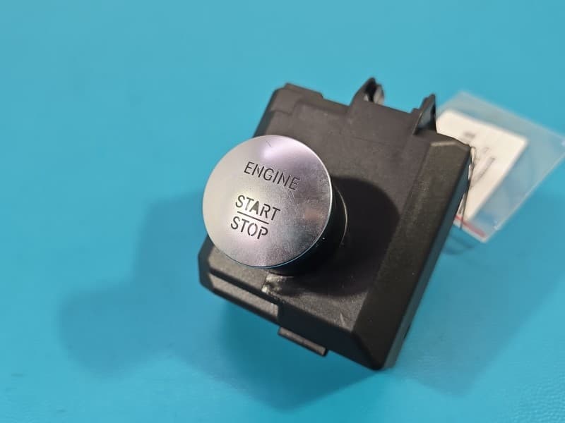 Przełącznik Start-Stop INFINITI QX30 H15 16-19 A2469057503