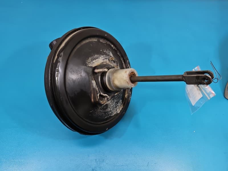 Serwo hamulcowe Opel Astra II G 1,6 8V 90498034