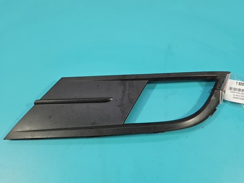 Zaślepka kratka zderzaka prawa atrapa Vw Jetta VI 5C6853666E