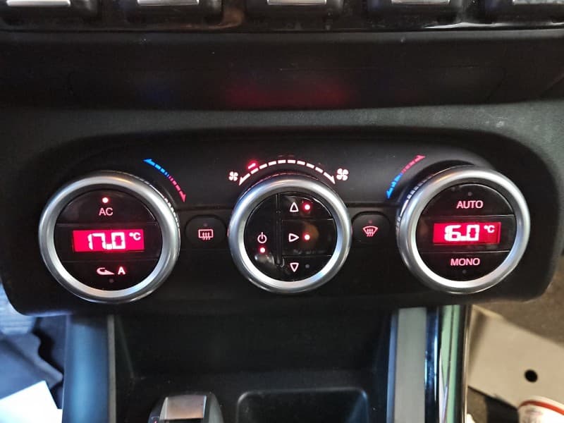 Konsola panel nawiewu Alfa romeo Giulietta 156101737