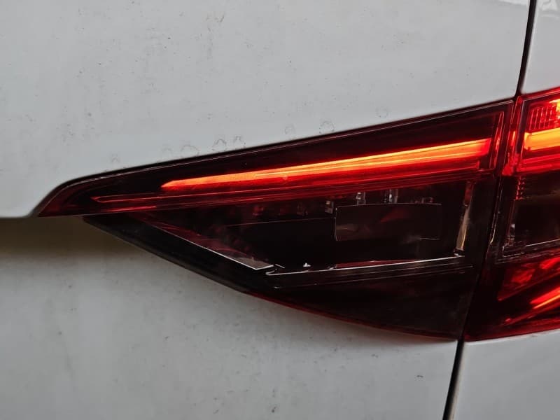 Lampa tył prawa klapy Skoda Superb III kombi EUROPA 3V9945308B