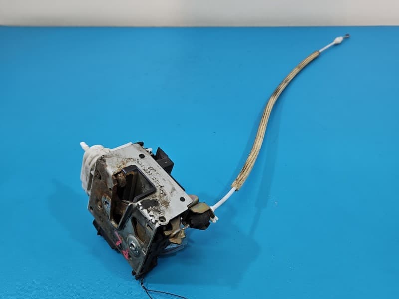 Zamek przód lewy Audi A4 B5 EUROPA 5PIN 8D1837015C