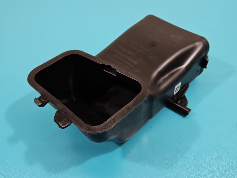 KIEROWNICA Wlot powietrza Bmw f10 f11 2,0d N47D20D 75775471-06 8591010-01