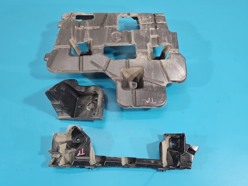 Ślizg zderzaka tył prawy Renault Megane IV 850426190R 850449078R 852244569R