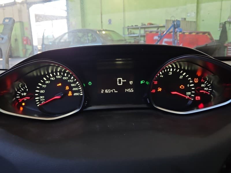 Licznik Peugeot 308 II T9 1,5 hdi 9822774780 EUROPA