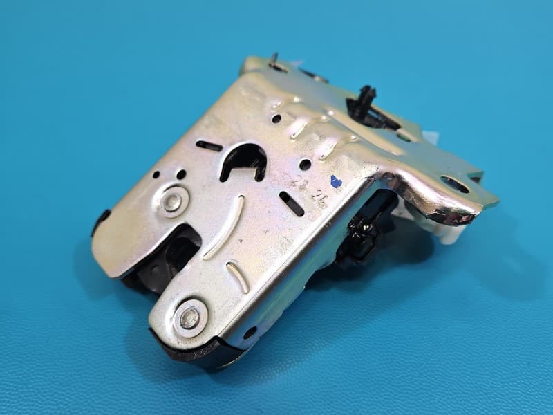 Zamek klapy tył Skoda Kamiq HB 4piny 5F0827505