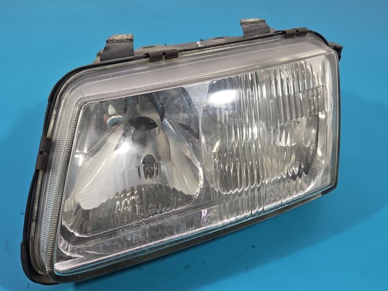 Reflektor lewy lampa przód Audi A3 8L EUROPA