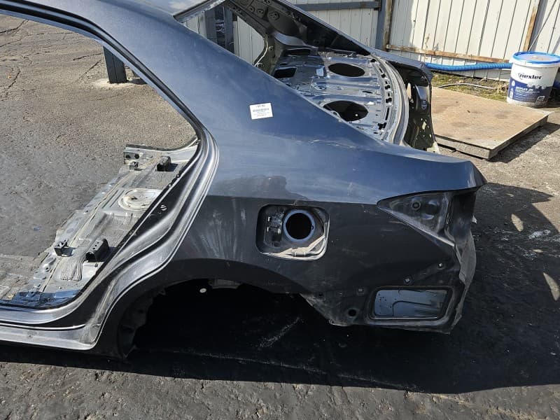 Błotnik tył lewy ćwiartka Toyota Corolla E16 E18 13- 1G3 sedan