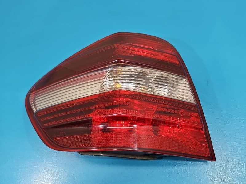 Lampa tył lewa błotnika Mercedes ML W164 HB EUROPA