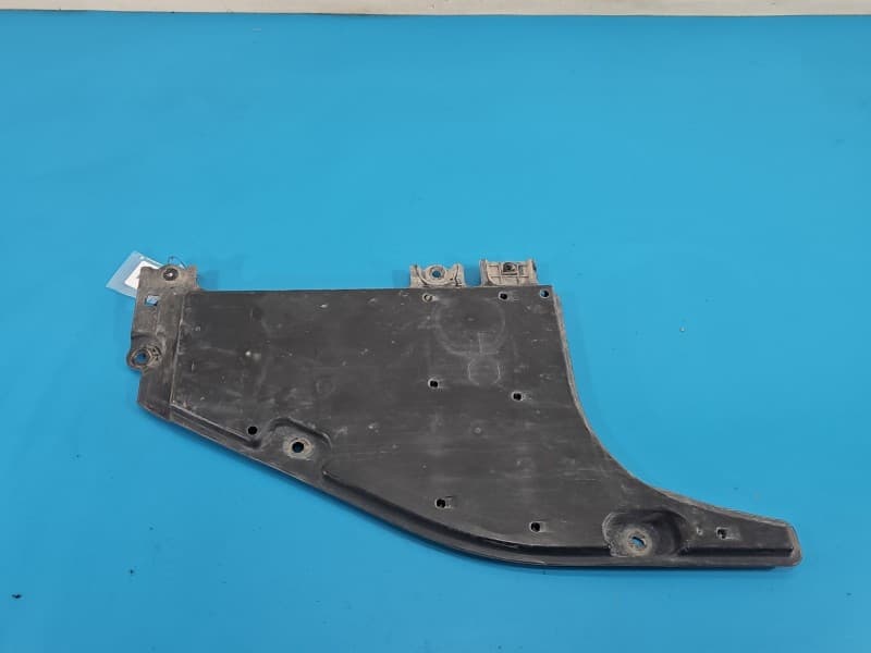 Osłona ZAŚLEPKA PLASTIK PODWOZIA ŚRODKOWA PRZEDNIA Toyota Rav4 V 58167-42010