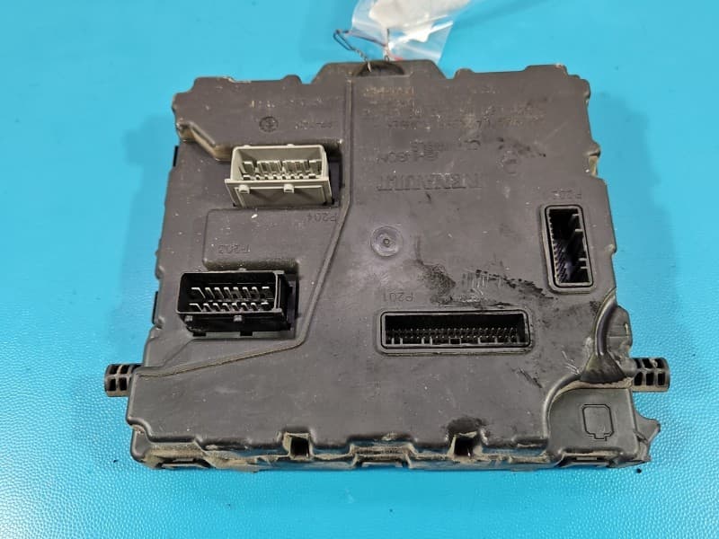 Sterownik moduł BCM Uszkodzone mocowanie Renault Kangoo II 8201077402-B