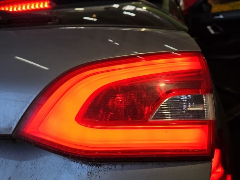 Lampa tył prawa klapy Peugeot 308 II T9 kombi EUROPA 9678094880