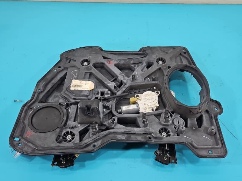 Podnośnik przód prawy SZYBY WINDA 3015588-D Chrysler Voyager V 07-16 6 pin 5d HB