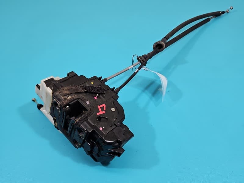 Zamek tył lewy Hyundai Santa Fe II 06-12 4 PIN 81410-2B000