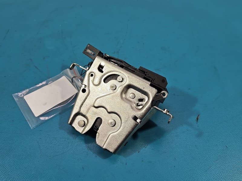 Zamek klapy tył Mercedes W206 sedan 5 PIN sedan A0997504000