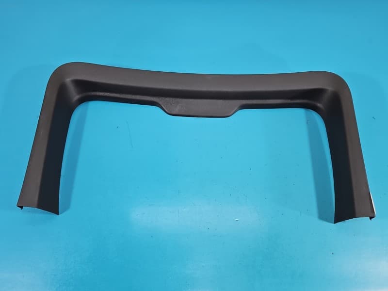 Osłona ZAŚLEPKA PLASTIK bagażnika tylnej klapy Tesla Model Y 1622263