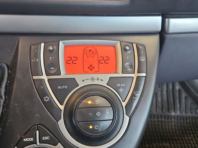 Konsola panel nawiewu Peugeot 807 A83012200 F011500057