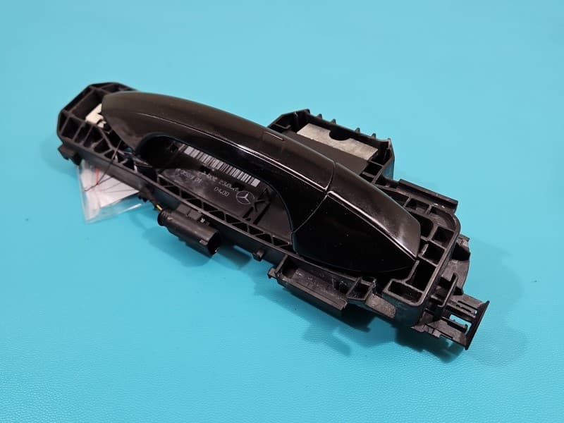 Klamka tył prawa zewnętrzna Mercedes CLS II C218 W218 218 A2047602434 czarny 197