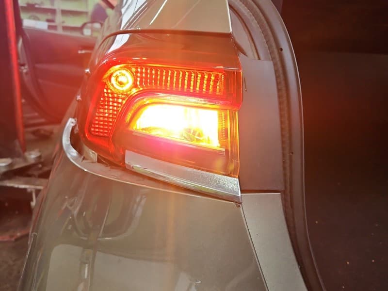 Lampa tył lewa błotnika Toyota Corolla E21 19- sedan EUROPA 81560-02D10 81560-02D10-00