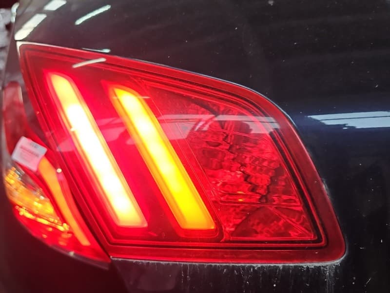 Lampa tył lewa klapy Peugeot 308 II T9 HB EUROPA 9677818380