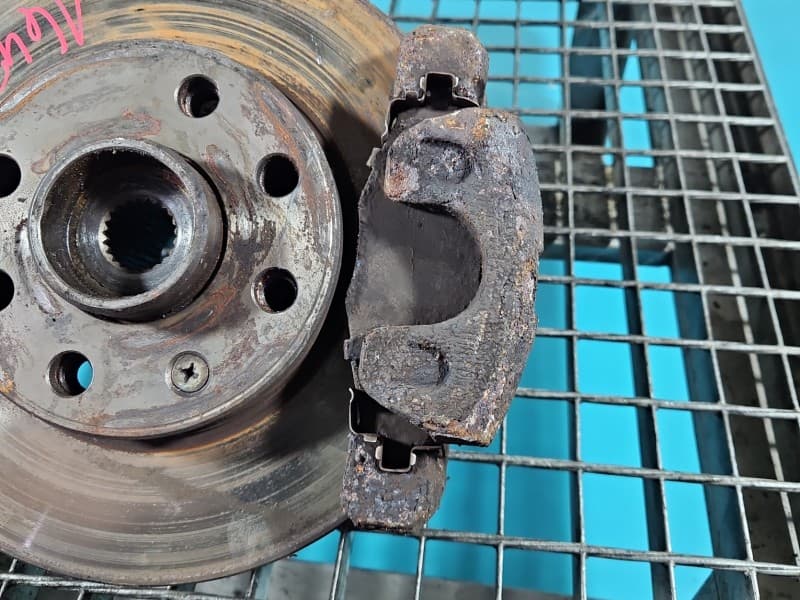 Zacisk przód prawy Daewoo Lanos 1.4 8V