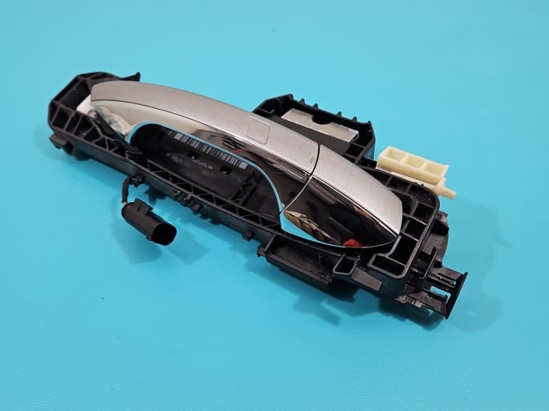 Klamka przód prawa zewnętrzna Mercedes CLS II C218 W218 218 A2047602434 srebrny 792