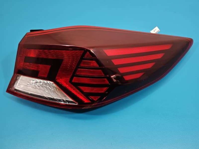 Lampa tył prawa błotnika Hyundai Elantra VI 15-20 sedan EUROPA 92402-F25 92402F2500