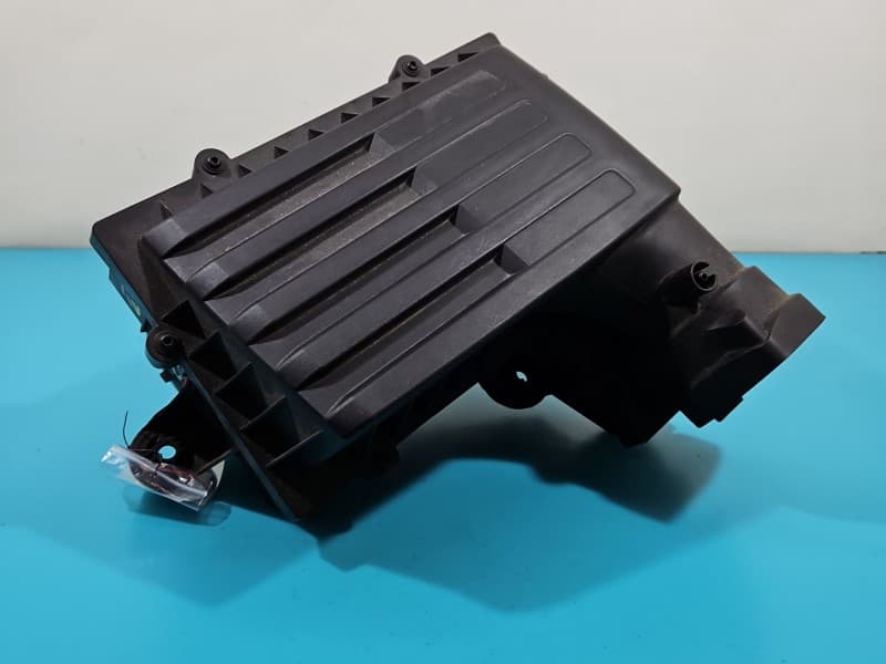 Obudowa filtra powietrza Vw Passat B8 2,0 tdi CRL 110926900 5Q0129607 5Q0129601