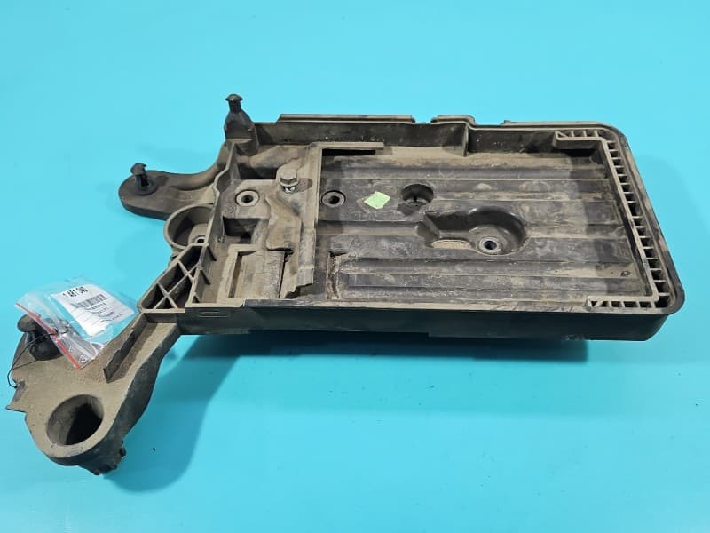Obudowa akumulatora podstawa Skoda Octavia III 1,6 tdi 5Q0915321G