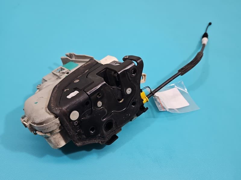 Zamek przód lewy AUDI A6 C7 EUROPA 6pin 8J1837015D