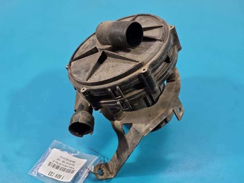 Pompka powietrza wtórnego BMW X5 E53 4,4 V8 72185239 1437910