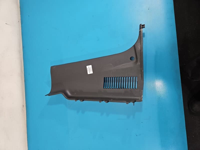 Osłona ZAŚLEPKA PLASTIK słupka środkowego dolna lewa, porysowana Isuzu D-Max II 11-19 898064467