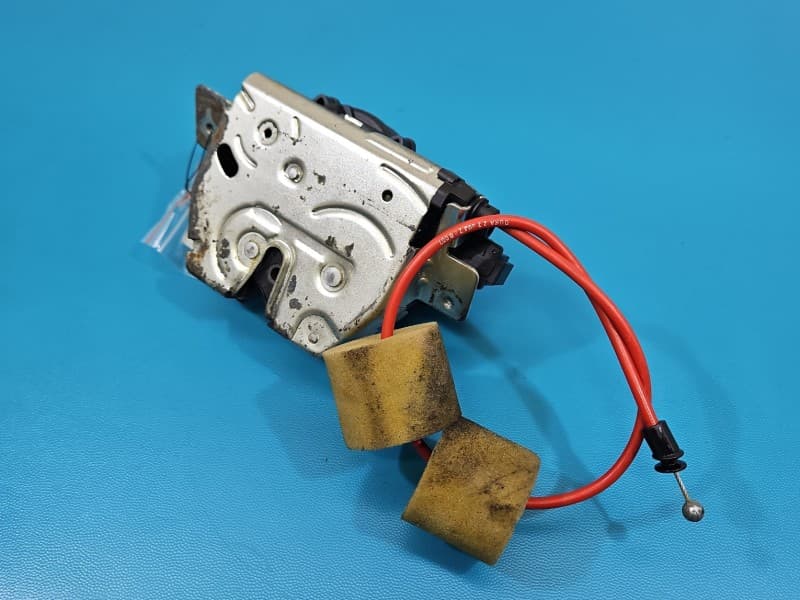 Zamek klapy tył Mercedes W211 kombi 10 PIN wyposażony w układ dociągania klapy kombi A164 740 06 35
