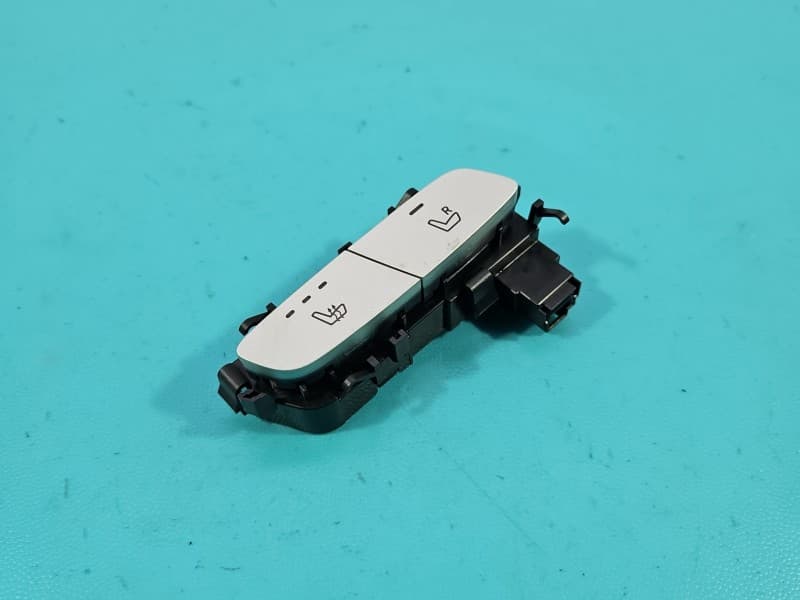 Przełącznik Grzania foteli lewy przód Mercedes W213 A2139051404