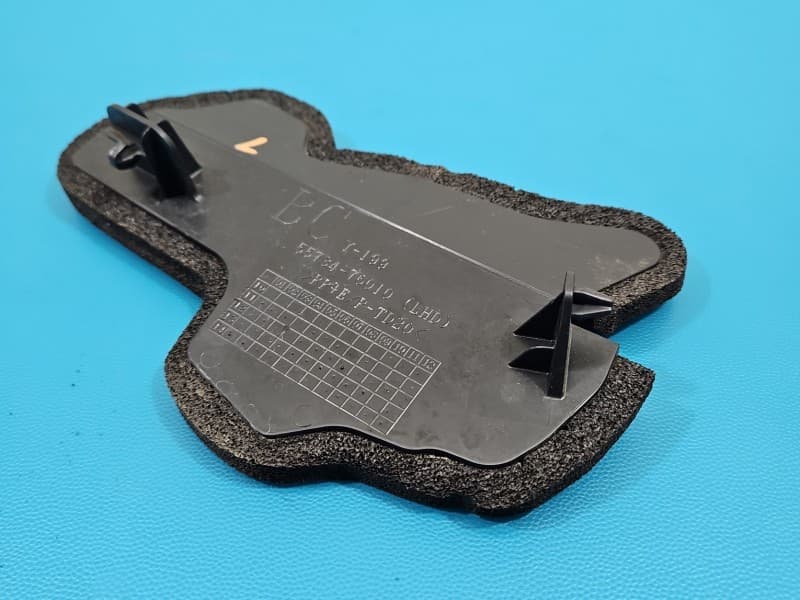 Osłona ZAŚLEPKA PLASTIK Lewa strona LEXUS CT 10-22 55734-76010