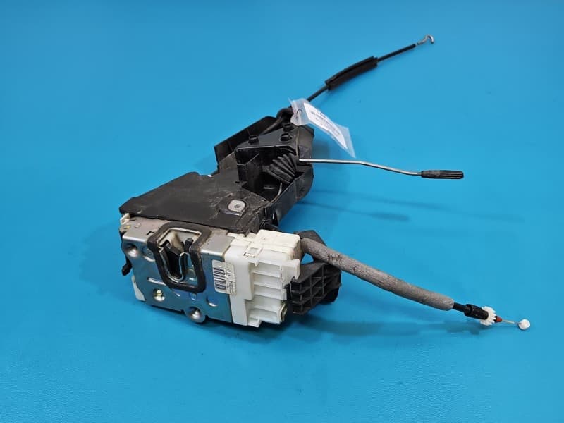 Zamek tył prawy Mercedes W245 4PIN 1697302235 A169999299
