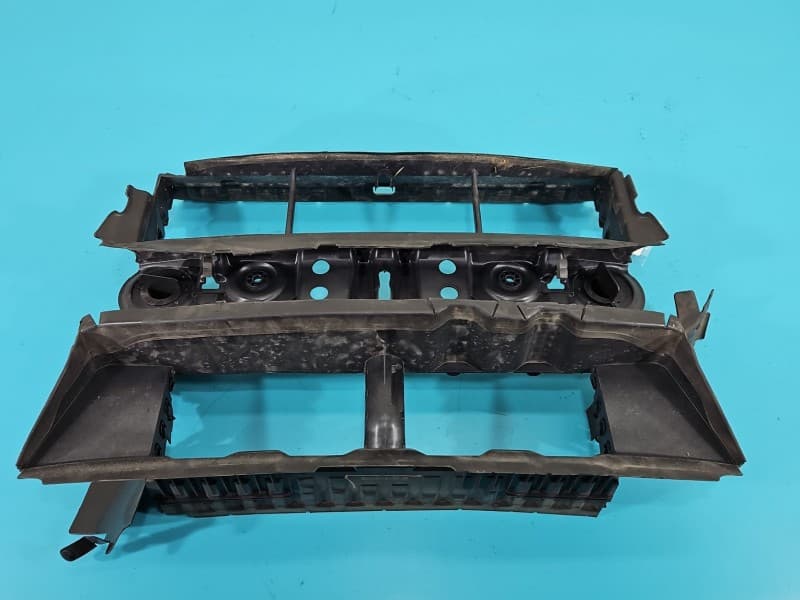 Osłona ZAŚLEPKA PLASTIK kierownica wlot powietrza Ford Kuga Mk2 II 13-19 GV4B-8473-EA
