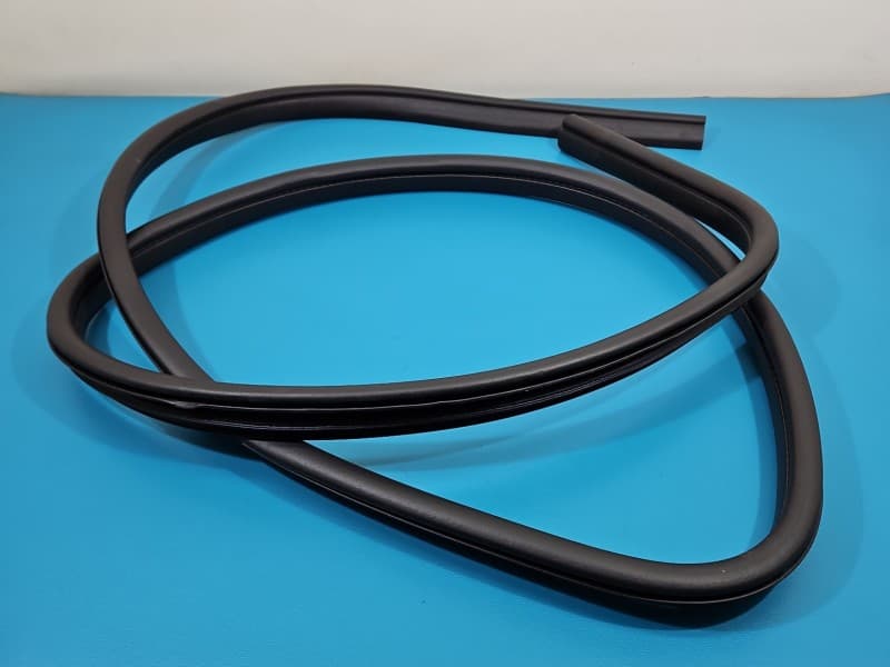 Uszczelka drzwi przód prawa Ford Kuga Mk1 I 08-13
