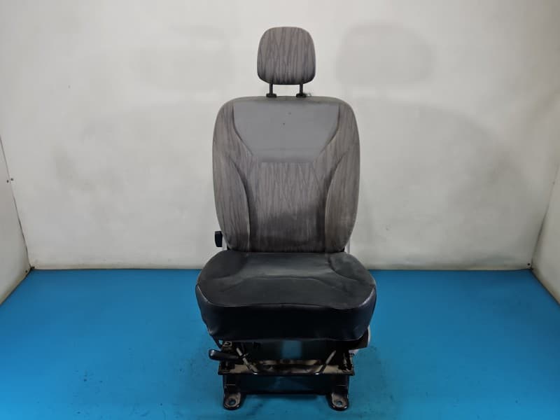 Fotel lewy przód kierowcy Nissan Primastar 01-14 5d EUROPA