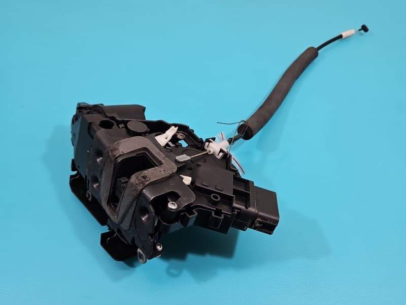 Zamek przód lewy JAGUAR XF I X250 EUROPA 6+4pin 1901102241A