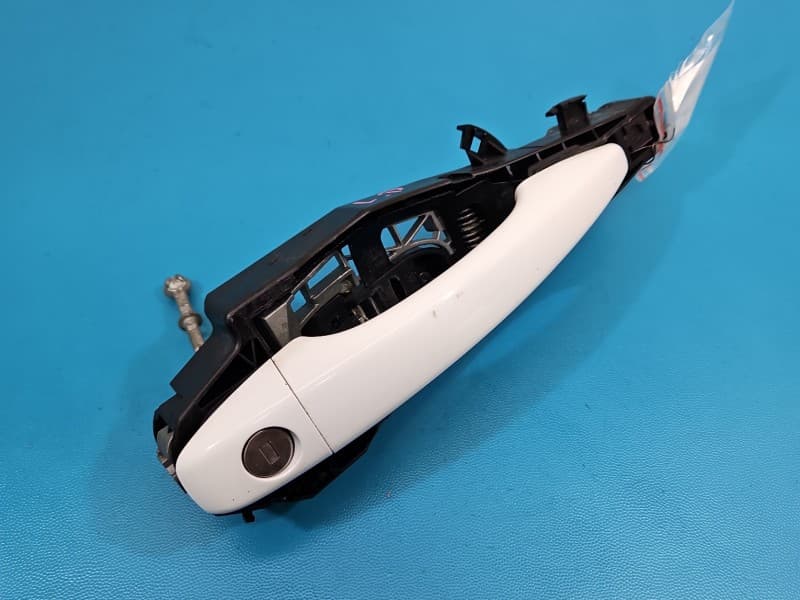 Klamka przód lewa zewnętrzna Peugeot 301 9807652980 EWP