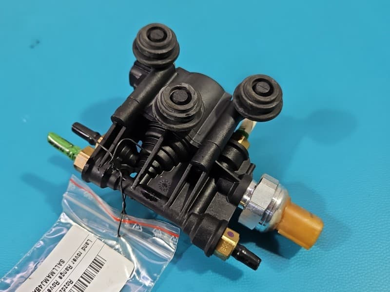 Rozdzielacz zawieszenia Land Range Rover III L322 01-12 4,4 V8 448DT RVH500070