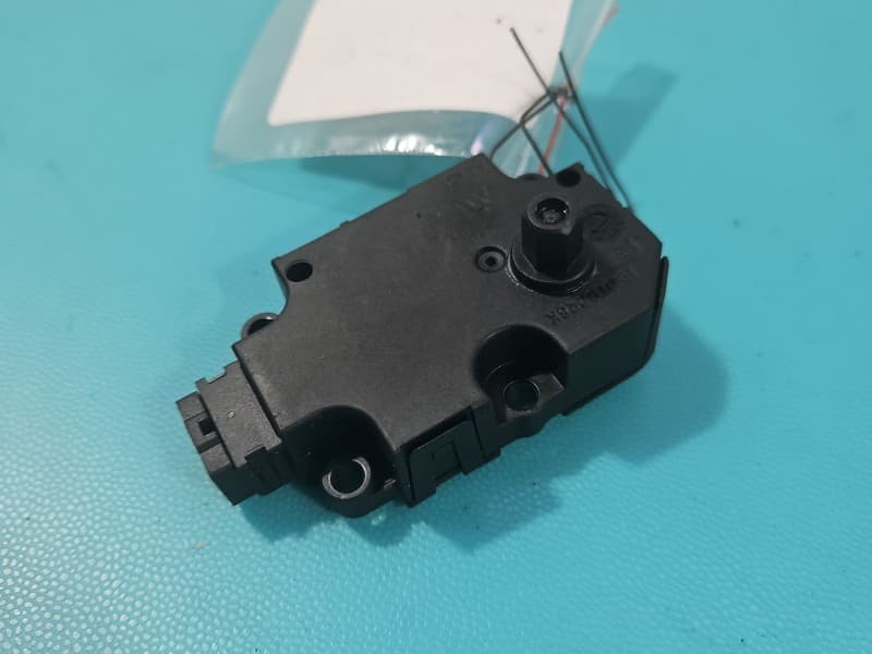 Silniczek nawiewu NAGRZEWNICY Mercedes W222 HEUT0045K EUROPA