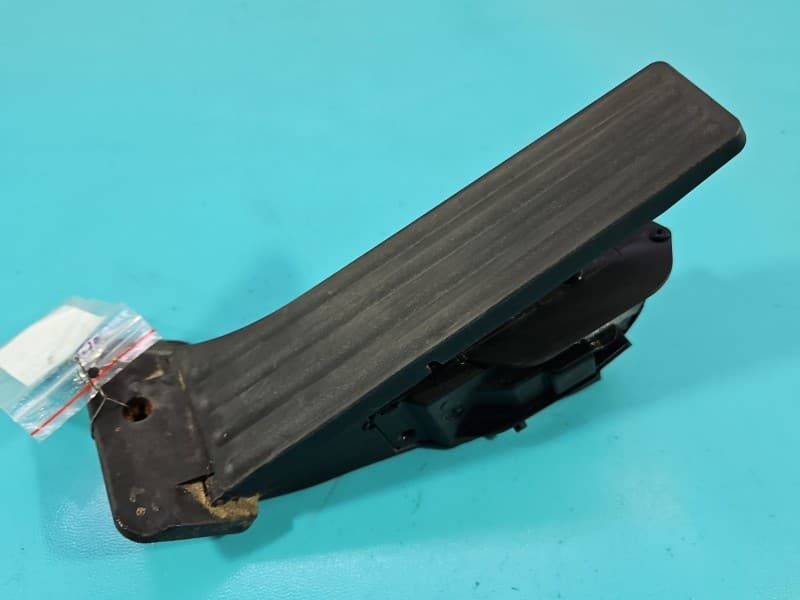 Pedał gazu potencjometr BMW G30 2,0d 6859999
