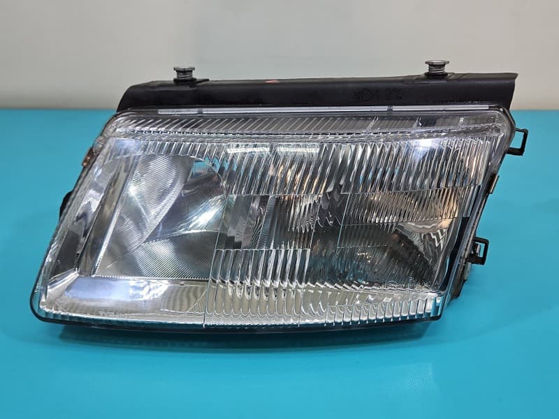 Reflektor lewy lampa przód Vw Passat B5 EUROPA