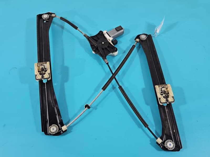 Podnośnik przód prawy SZYBY WINDA 5Q4959801B Vw Tiguan II 16- 2pin 5d HB