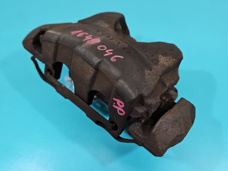 Zacisk przód prawy Volvo XC60 I 08- 2,4 D5